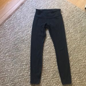 Lululemon wonder under tight black size 4